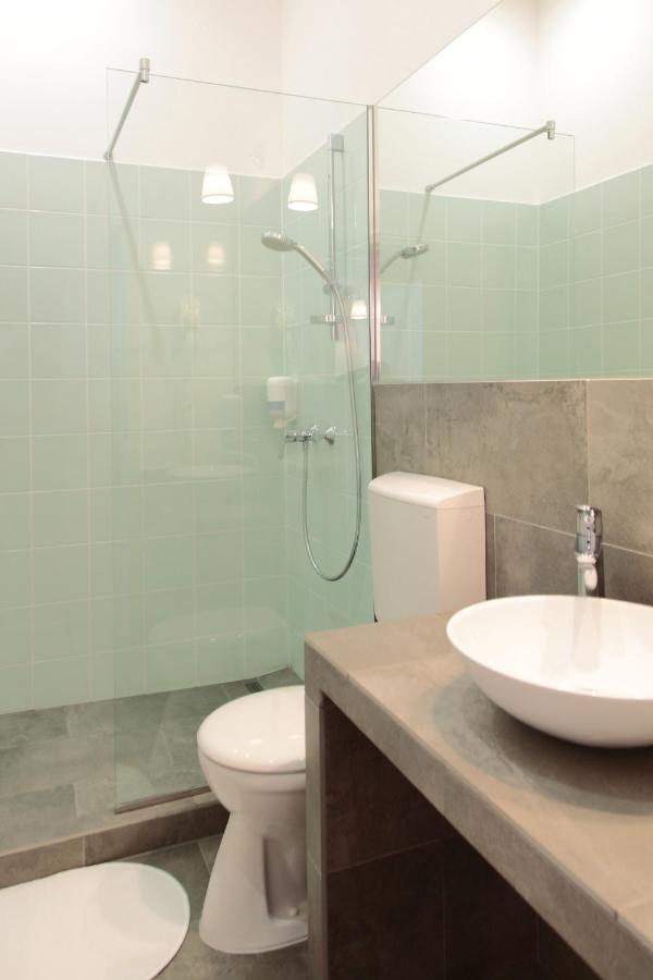 Maverick Apartments Будапеща Екстериор снимка