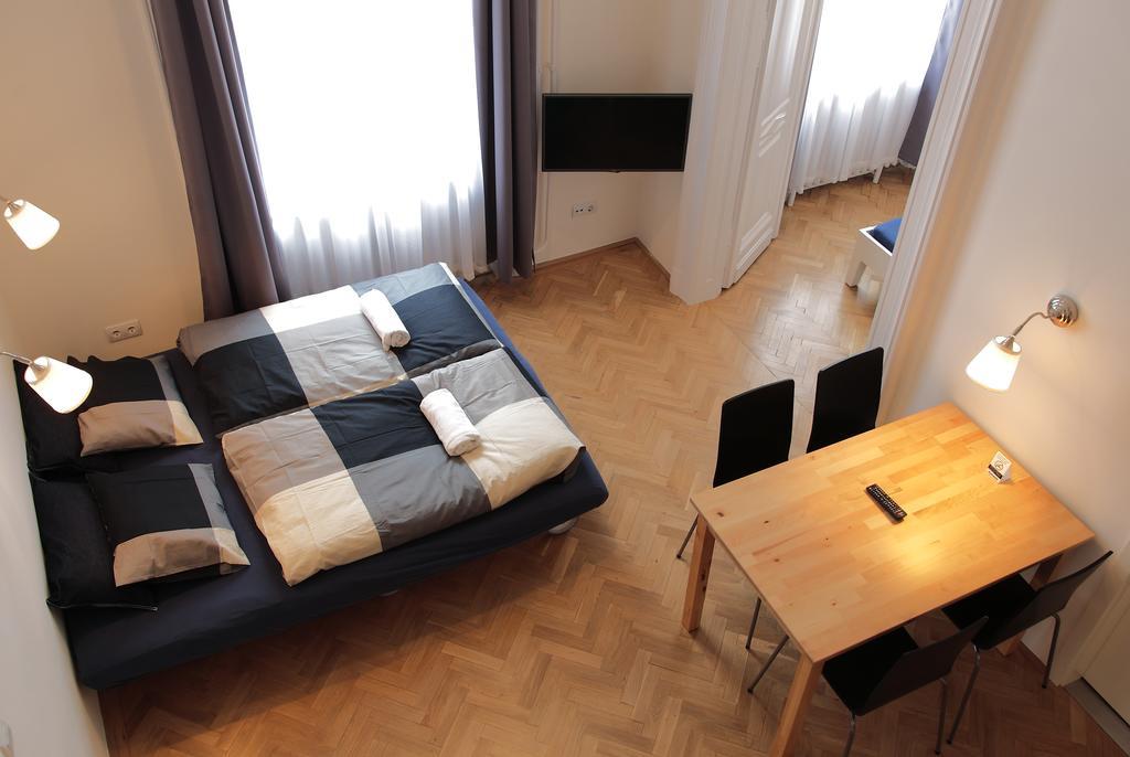 Maverick Apartments Будапеща Стая снимка