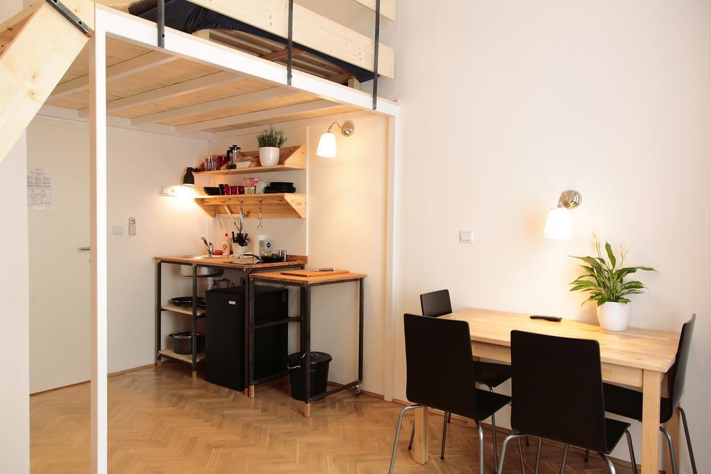 Maverick Apartments Будапеща Стая снимка