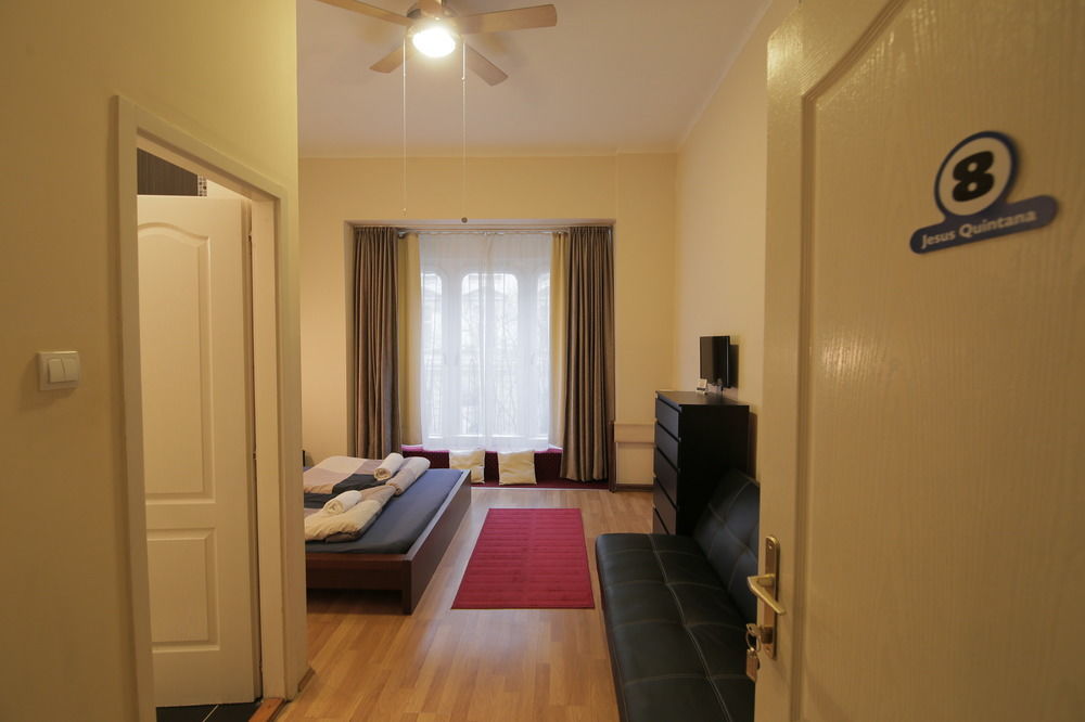 Maverick Apartments Будапеща Екстериор снимка